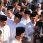 Prabowo Subianto salat Idul Adha di Stadion Mandalamukti, Bandung Barat, Jawa Barat. (Dok. Tim Media Prabowo Subianto)
