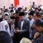 Presiden Joko Widodo (Jokowi) didampingi Menteri Pertahanan Prabowo Subianto membuka Muktamar Sufi Internasional 2023 di Sahid International Convention Center, Pekalongan, Jawa Tengah. (Dok. Tim Media Prabowo Subianto)