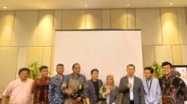 Anggota Komisioner BNSP, Amilin, memenuhi undangan Direktur Perundingan Perdagangan Jasa Kementerian Perdagangan RI, Basaria Tiara L. Gaol, dalam pembahasan tentang penyusunan jawaban pertanyaan terkait proposal Movement of Natural Persons (MNP) dan pembahasan usulan Indonesia atas skema Working Holiday Visa (WHV) yang dilaksanakan di Double Tree by Hilton Jakarta (28/12/23). (Doc.BNSP)