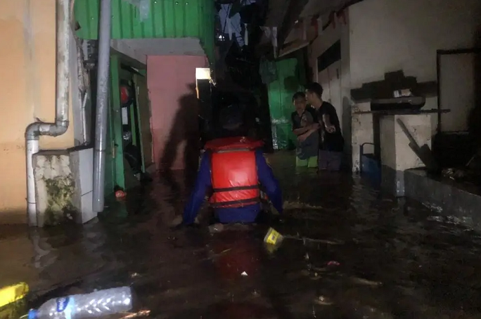 Kabupaten Bandung Terendam Banjir Akibat Jebolnya Tanggul Sungai Cigede. (Dok BNPB)