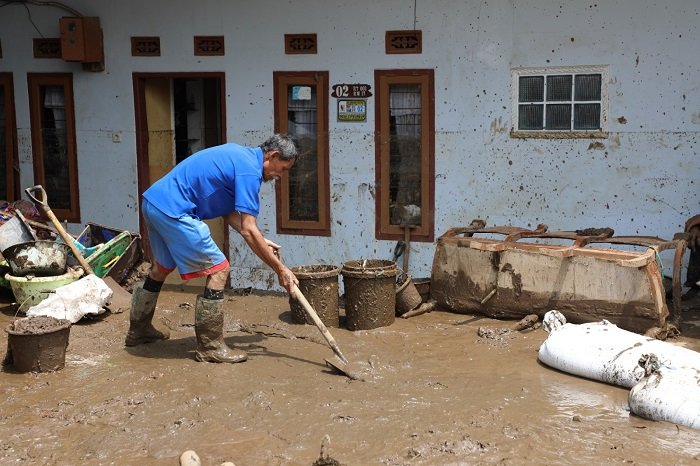 Kecamatan Dayeuhkolot, Kabupaten Bandung dilanda banjir akibat luapan sungai Citarum dan sungai Cikaro. (Dok. BNPB)