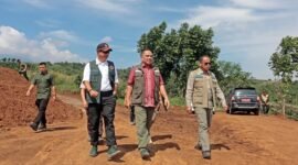 BNPB meninjau proses pembangunan Rumah Tahan Gempabumi (Rhodas) di Desa Pamoyanan, Kecamatan Bogor Selatan, Kota Bogor. (Dok. BNPB)