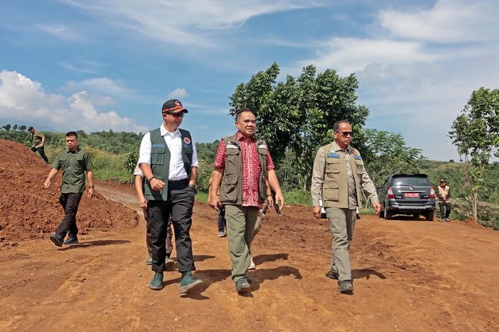 BNPB meninjau proses pembangunan Rumah Tahan Gempabumi (Rhodas) di Desa Pamoyanan, Kecamatan Bogor Selatan, Kota Bogor. (Dok. BNPB)