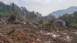 Tanah longsor terjadi di Kampung Joglo, Desa Sirnagalih dan Kampung Gintung Desa Cibenda, Kecamatan Cipongkor, Kabupaten Bandung Barat. (Dok,. BPBD Kabupaten Bandung Barat)