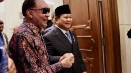 Menteri Pertahanan RI Prabowo Subianto melakukan kunjungan kehormatan kepada Perdana Menteri Malaysia YM Dato’ Seri Anwar Ibrahim di Kantor PM Malaysia, Gedung Perdana Putra, Putrajaya, Kamis (4/4/2024). (Dok. Tim Media Prabowo