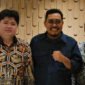 Pengusaha asal Kota Bandung, Henry Husada (kanan) saat menggelar acara buka bersama dengan politikus PKB 