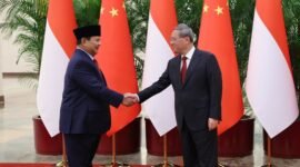 Menteri Pertahanan Prabowo Subianto bertemu dengan Perdana Menteri (PM) Tiongkok, Li Qiang di Beijing. (Dok. Tim Media Prabowo)
