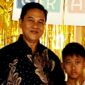 Kepala SD Negeri Margamulya Trisna, S.Pd.SD dan salah seorang siswanya 