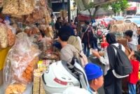 Pusat oleh-oleh di Pasar Baru Trade Center Bandung dipadati pengunjung memasuki libur sekolah, Sabtu (29/6/2024). (Foto: Hallobandung.com/Ist)