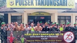Danramil Tanjungsari menciptakan suasana kedamaian dengan Polri ( Dok.Hallobandung.com / Nana Suryana )