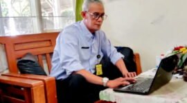 Suprapto Kepala SLB Bina Karya Rancaekek Kabupaten Bandung ( Dok. Hallobandung.com / Tatang Tarmedi )