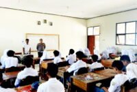 Polsek Cikijing Polres Majalengka memberikan sosialisasi dan penyuluhan kepada siswa – siswi SMAN 1 Cikijing ( Humas.polri.go.id / Abdul Haris Nasution )