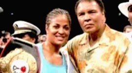 Muhammad Ali legenda tinju dunia selain hebat dalam ring tapi pula hebat merangkai kata  ( Tatang Tarmedi )