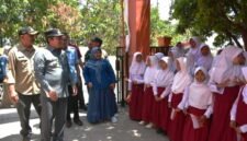 Pj Bupati Yudia Ramli berkunjung ke SDN Sirahcai Jatinangor ( sumedangkab.go.id / Tatang Tarmedi )