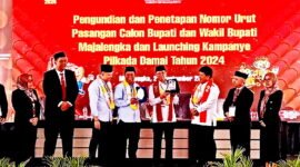Pengundian nomor urut paslon tadi sekaligus Deklarasi Damai Pilkada tahun 2024, acara bertempat di halaman kantor KPU Majalengka. Senin (23/9/2024)..