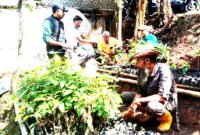 Para penyuluh rutin menggelar program Juna  bekerja sama dengan Forum Peduli Gunung Geulis, (Dok.Hallobandung.com / Tatang Tarmedi)