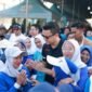 Calon Wakil Wali Kota Bandung nomor 2, Ridwan Dhani Wirianata bersama ribuan masyarakat Kota Bandung saat melakukan jalan sehat, Minggu (29/9/2024) di Komplek Singgasana Pradana, Cibaduyut, Kota Bandung.