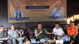 Rangkaian giat kunjungan kerja Kepala BNPB Letjen TNI Suharyanto pascagempabumi M 4.9 Bandung yang juga berdampak di wilayah Kabupaten Garut, Jawa Barat. (Dok. BNPB)