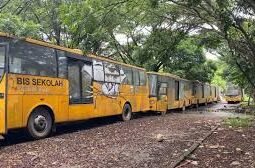 Puluhan bus sekolah terbengkelai  yang terparkir di halaman Kantor Dinas Perhubungan,Gedebage, Kota Bandung akan diaktifkan kembali.