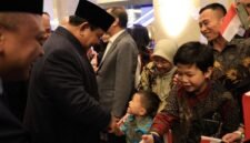 Presiden Prabowo Subianto bersama Presiden Turki Recep Tayyip Erdogan menyapa para pelajar Indonesia di Turki. (Dok. Tim Media Prabowo)

