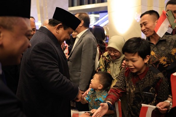 Presiden Prabowo Subianto bersama Presiden Turki Recep Tayyip Erdogan menyapa para pelajar Indonesia di Turki. (Dok. Tim Media Prabowo)

