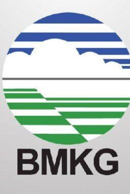 Memasuki  peralihan dari  musik hujan ke ke musim  kemarau , Bandung dilanda hujan deras.
