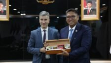 Wamentan Sudaryono dalam pertemuan bilateral dengan Wamentan Agentina Agustin Tejeda Rodriguez membahas peluang kerja sama. (Dok. Kementan)