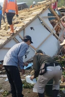 Derasnya Hujan, Runtuhnya Tanah, dan Kepanikan yang Melands Warga Desa di Provinsi Jawa Barat