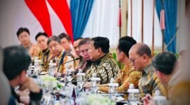 Presiden RI Prabowo Subianto menerima kunjungan para pengusaha dari grup-grup besar Korea Selatan di Istana Merdeka. (Facebook.com @Setkab RI)
