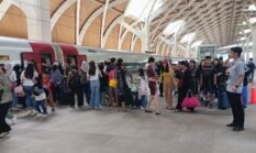 Selama liburan, penumpang Whoosh dapat promo tempat wisata dan hotel  serta Layanan Shuttle Gratis