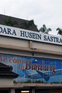 Untuk meningkatkan pariwisata Bandung, Bandara Husein Satra Negara diusulkan dibuka untuk penerbangan komersial