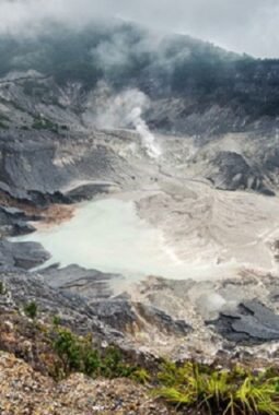 Dalam Beberapa Hari, Gunung Tangkuban Parahu Alami Peningkatan Aktivitas Gempa, Waspadai Erupsi Freatik