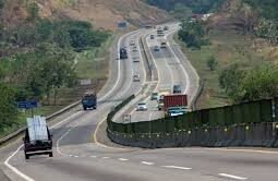 Sekitar 80 rumah warga dan bangunan rusak akibat pergerakan tanah di Pasir Munjul Purwakarta dekat Tol Cipularang