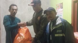 Tim BPBD Kabupaten Bandung Barat melakukan assessment kaji cepat dan distribusi logistik di lokasi terdampak. (Dok. BPBD Kab. Bandung Barat)